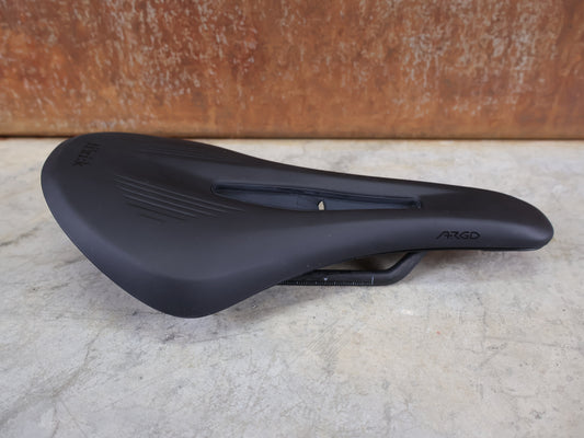 FIZIK VENTO ARGO X1 SATTEL / CARBON-STREBEN / OFF-ROAD / 140MM