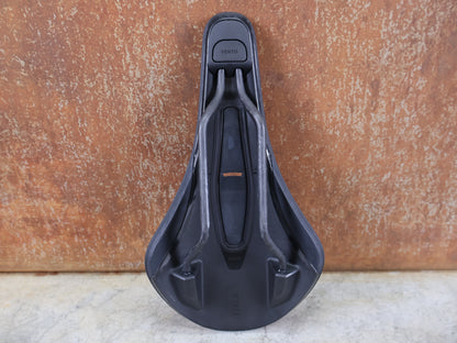 FIZIK VENTO ARGO X1 SATTEL / CARBON-STREBEN / OFF-ROAD / 140MM