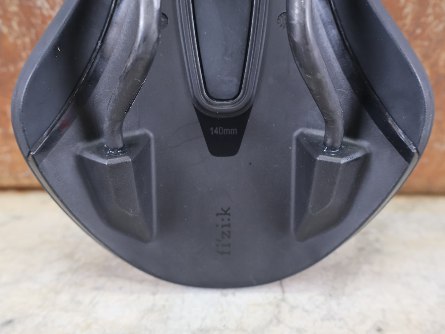 FIZIK VENTO ARGO X1 SATTEL / CARBON-STREBEN / OFF-ROAD / 140MM
