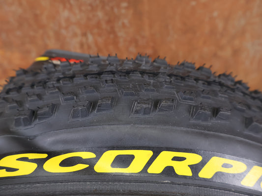 PIRELLI SCORPION XC RC LITE MTB REIFEN / 29x2.4 / YELLOW WALL / SMARTGRIP