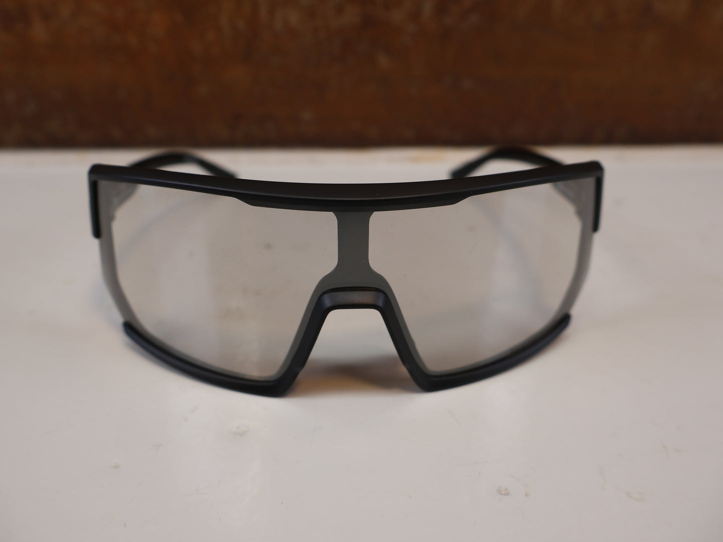 UVEX SPORTSTYLE 235 V / SELF-TINTING VARIOMATIC BRILLE / BLACK MATT SILVER
