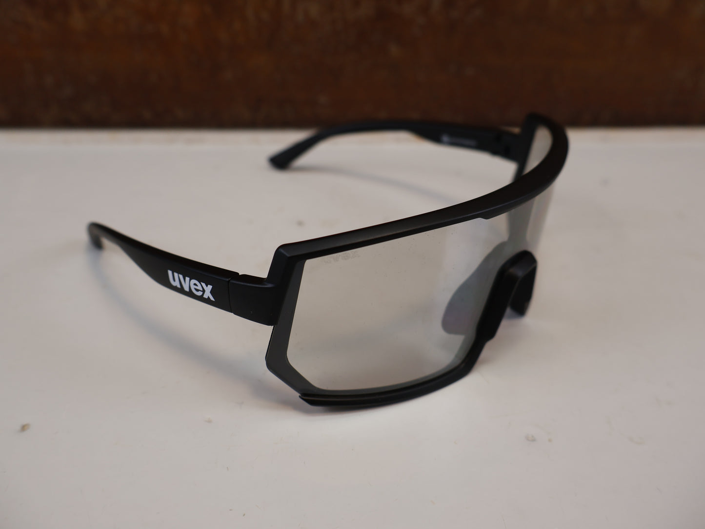 UVEX SPORTSTYLE 235 V / SELF-TINTING VARIOMATIC BRILLE / BLACK MATT SILVER