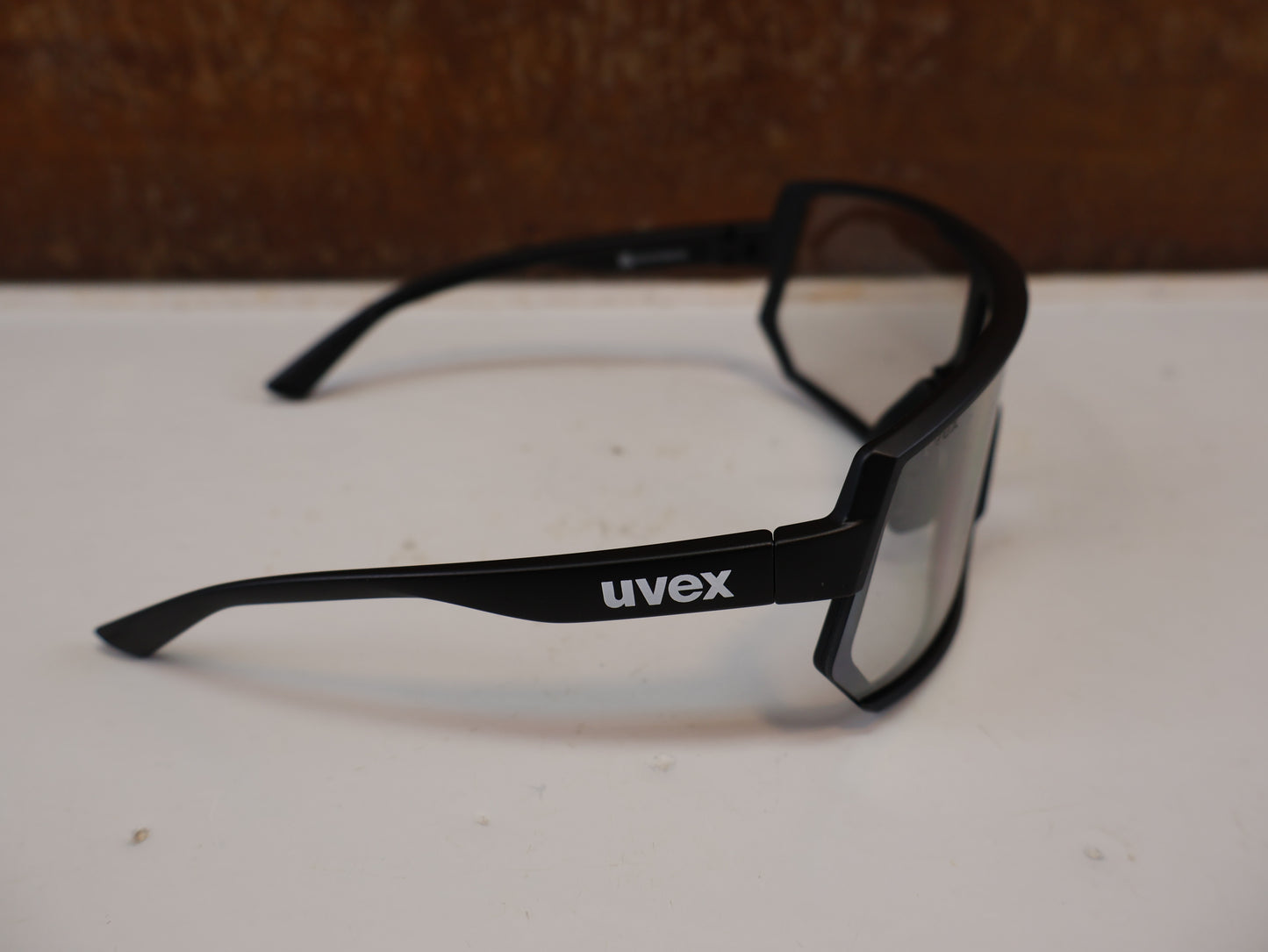 UVEX SPORTSTYLE 235 V / SELF-TINTING VARIOMATIC BRILLE / BLACK MATT SILVER