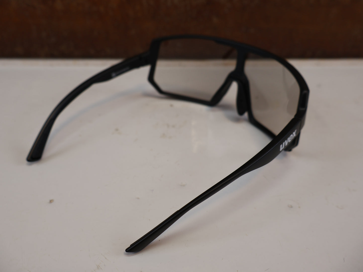 UVEX SPORTSTYLE 235 V / SELF-TINTING VARIOMATIC BRILLE / BLACK MATT SILVER