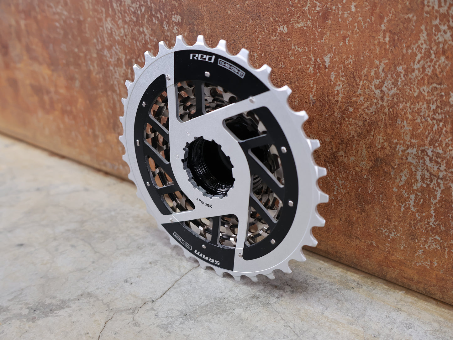 SRAM RED XG-1290 E1 KASSETTE / 12-FACH / 10-33 ZÄHNE / X-DOME / SILBER