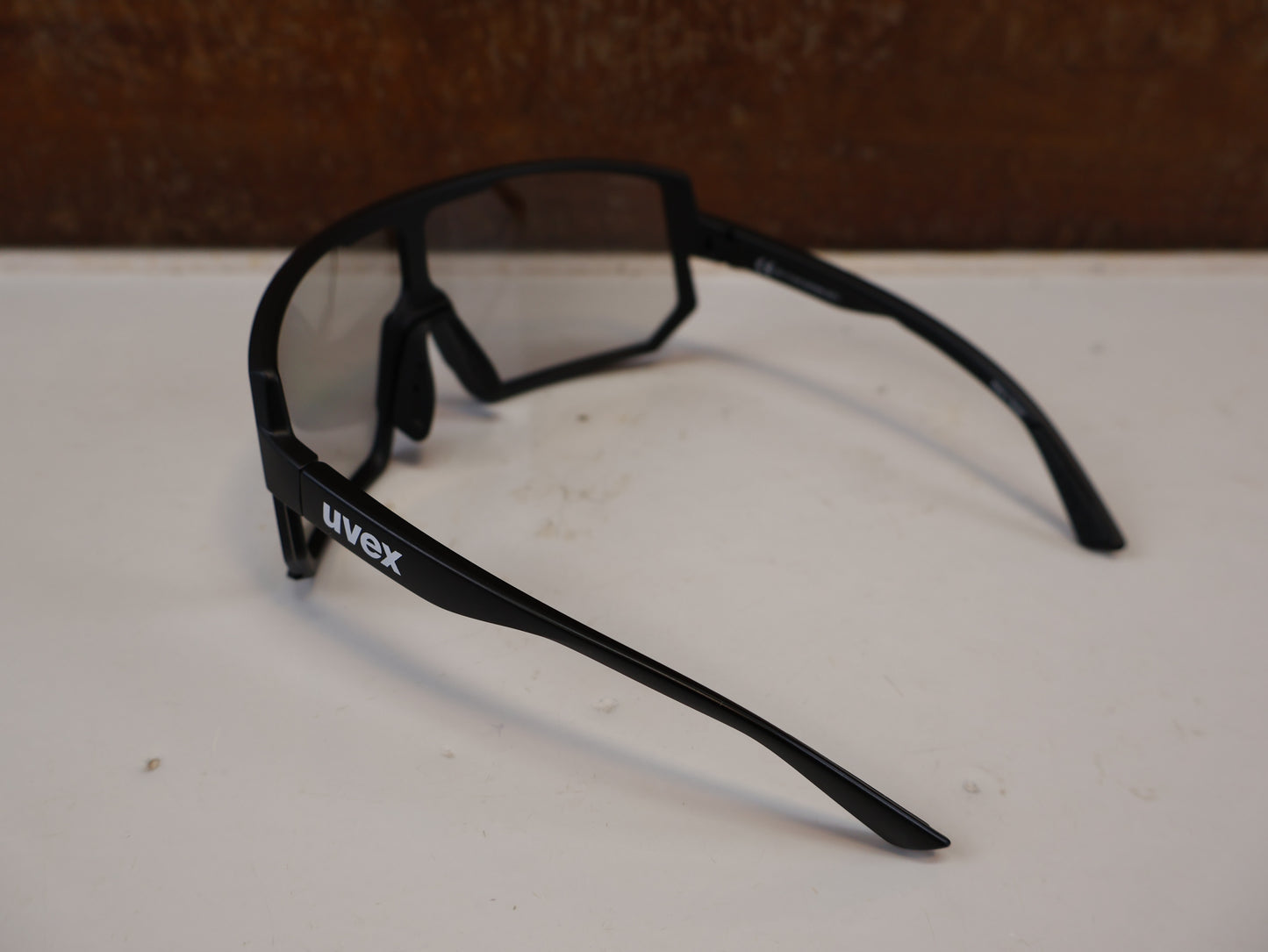 UVEX SPORTSTYLE 235 V / SELF-TINTING VARIOMATIC BRILLE / BLACK MATT SILVER