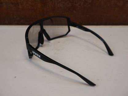 UVEX SPORTSTYLE 235 V / SELF-TINTING VARIOMATIC BRILLE / BLACK MATT SILVER