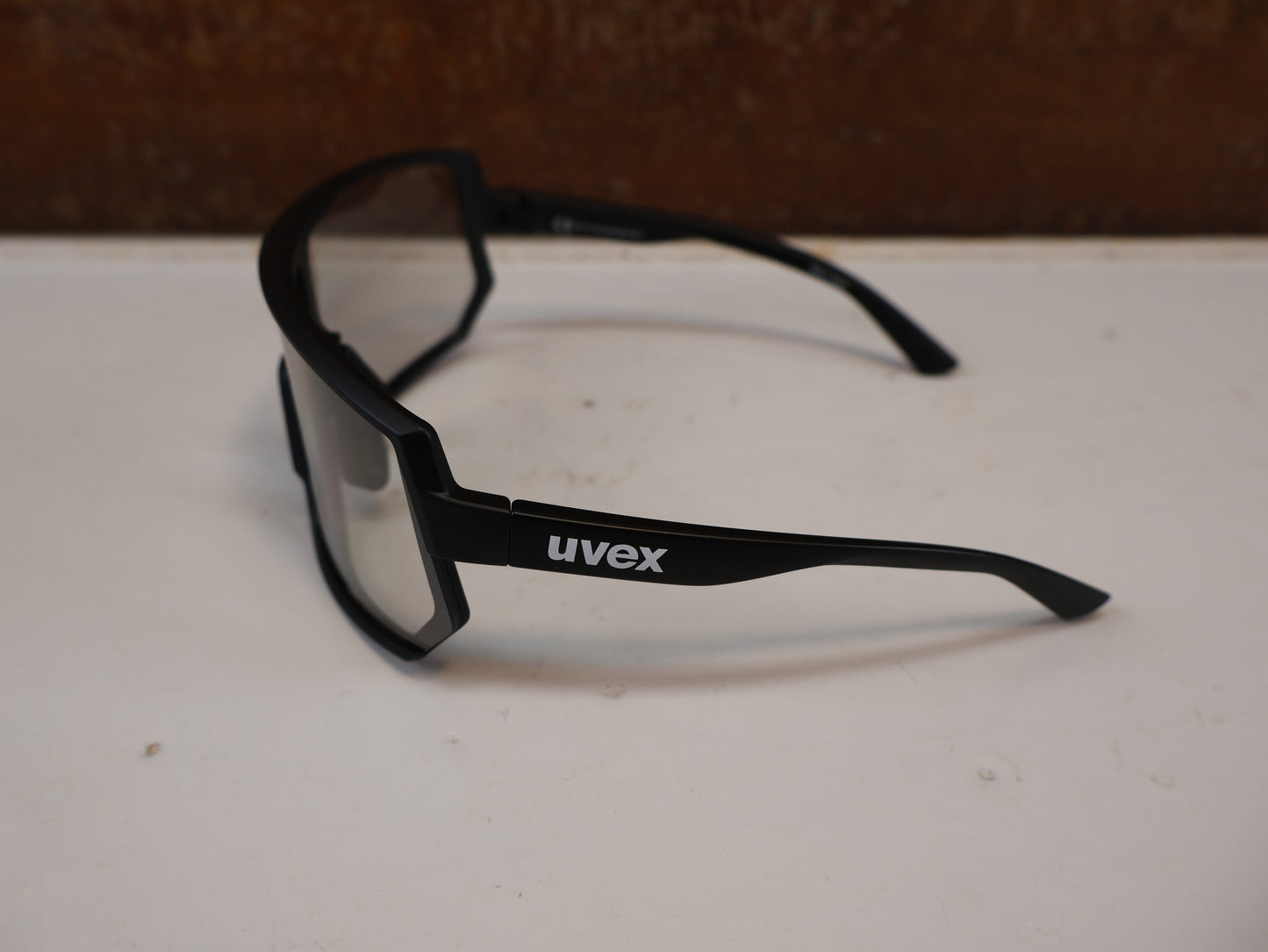 UVEX SPORTSTYLE 235 V / SELF-TINTING VARIOMATIC BRILLE / BLACK MATT SILVER