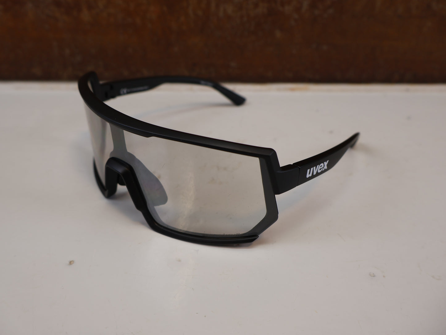 UVEX SPORTSTYLE 235 V / SELF-TINTING VARIOMATIC BRILLE / BLACK MATT SILVER