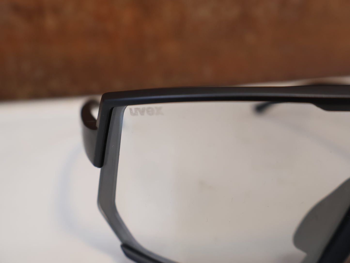 UVEX SPORTSTYLE 235 V / SELF-TINTING VARIOMATIC BRILLE / BLACK MATT SILVER