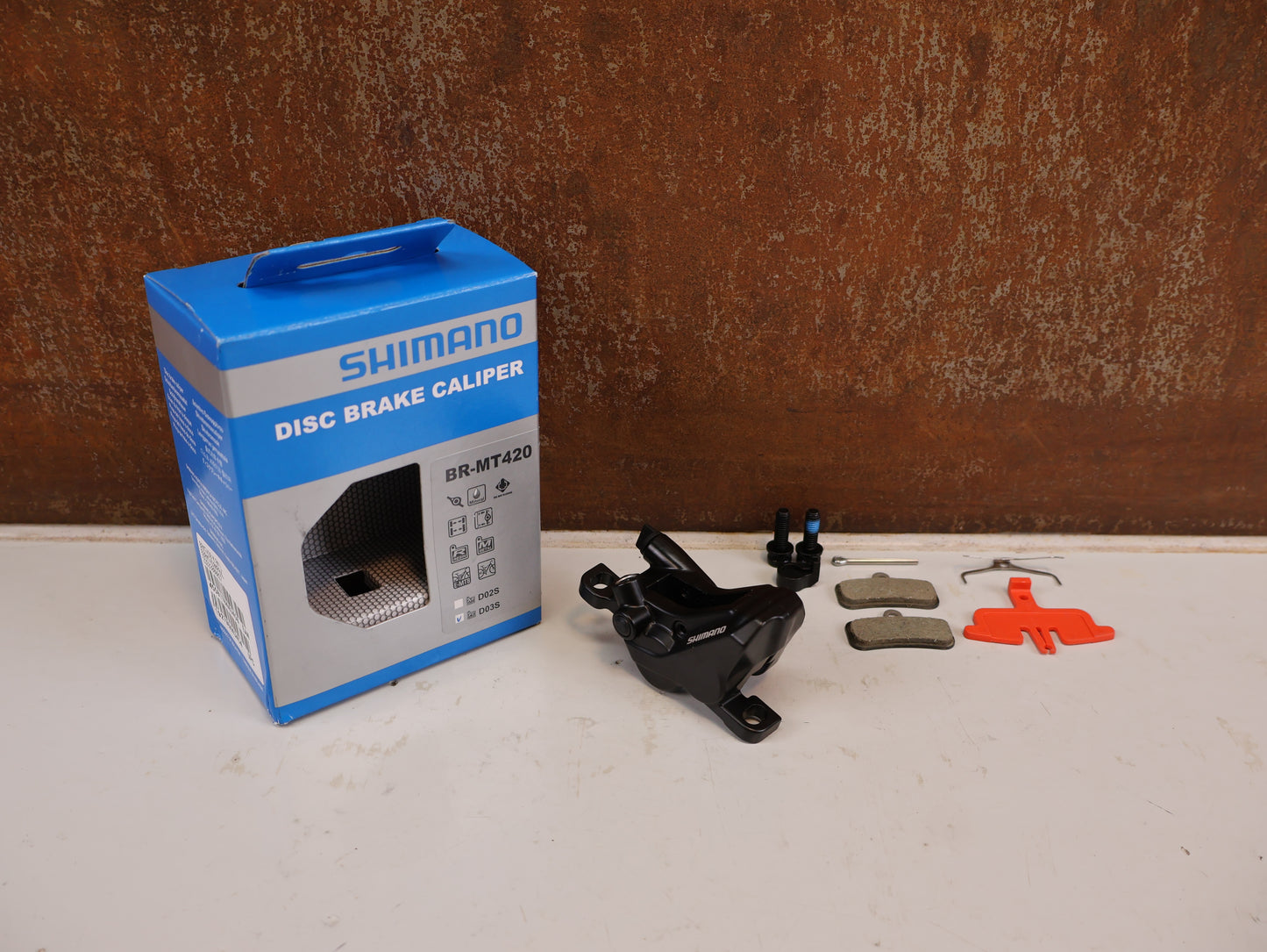 SHIMANO BR-MT420 SCHEIBENBREMSSATTEL 4-KOLBEN POSTMOUNT SCHWARZ