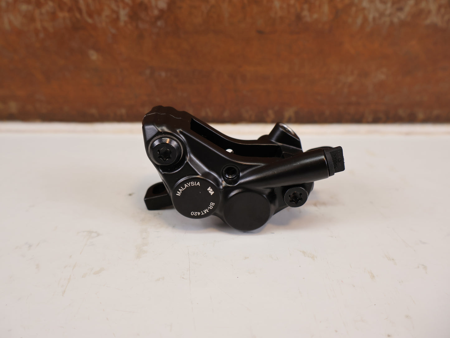 SHIMANO BR-MT420 SCHEIBENBREMSSATTEL 4-KOLBEN POSTMOUNT SCHWARZ