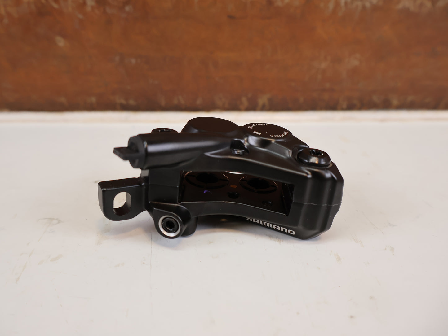 SHIMANO BR-MT420 SCHEIBENBREMSSATTEL 4-KOLBEN POSTMOUNT SCHWARZ
