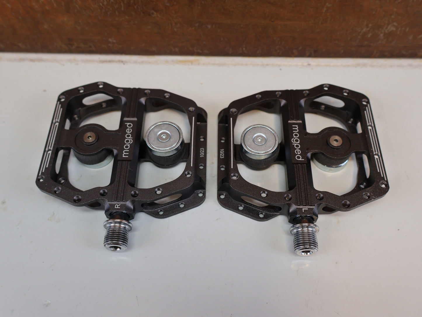 MAGPED ENDURO2 / 150N MAGNETPEDALE / SCHWARZ GRAU / MTB FLAT PEDALE