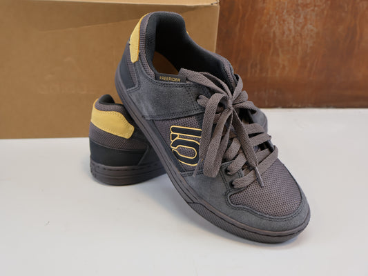 ADIDAS FIVE TEN FREERIDER/ FLAT PEDAL SCHUH / CHARCOAL OAT CARBON