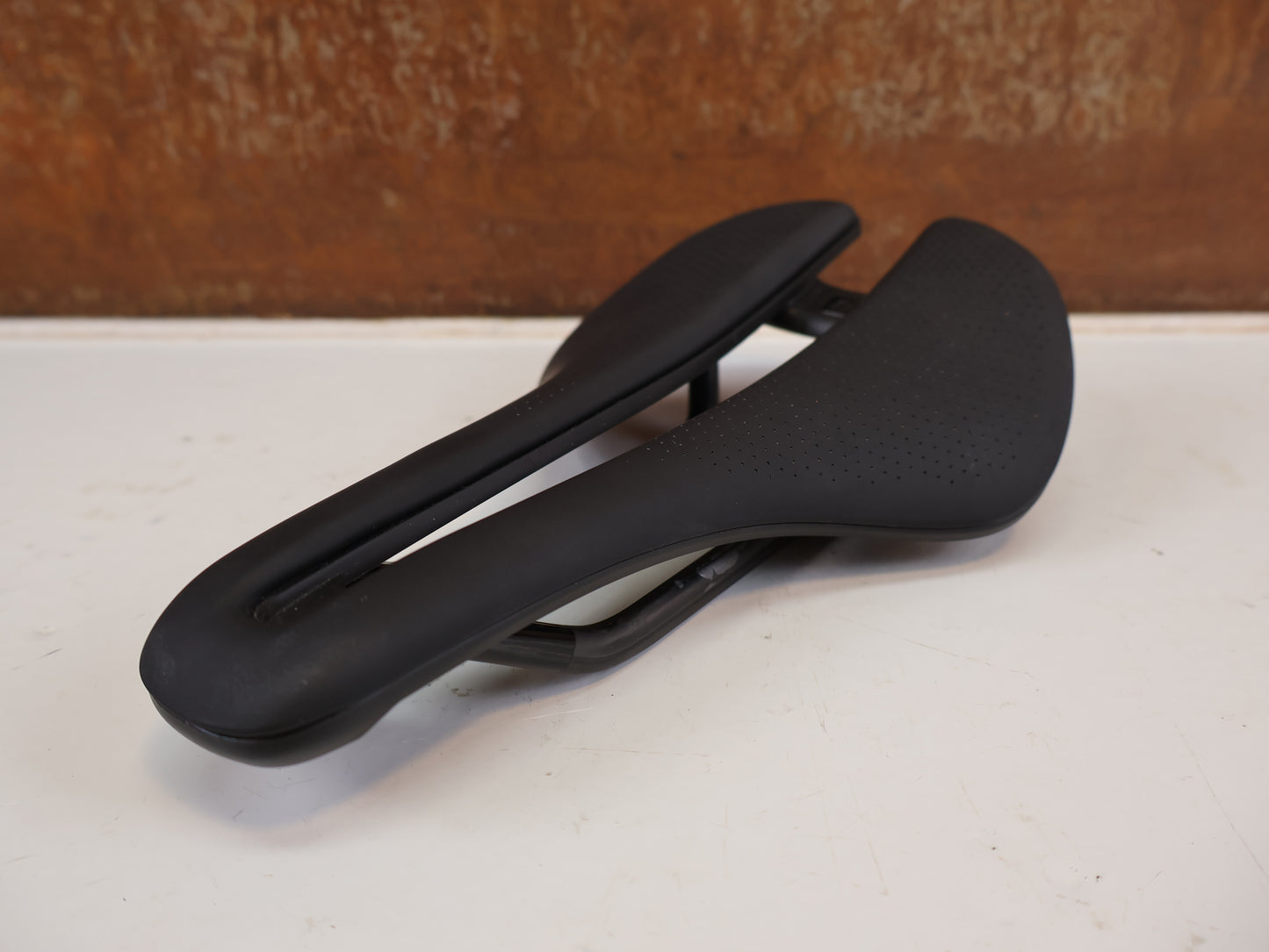 BONTRAGER AEOLUS PRO AERO CARBON SATTEL 145MM 173G