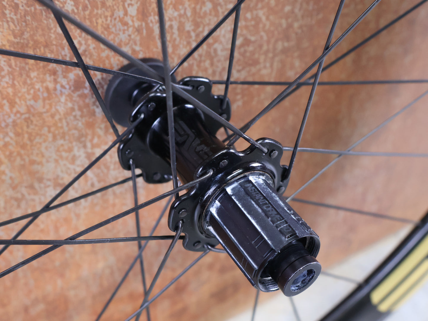 ENVE SES 4.5 CARBON LAUFRADSATZ / TUBELESS / CENTERLOCK / SHIMANO HG / 12X142 MM