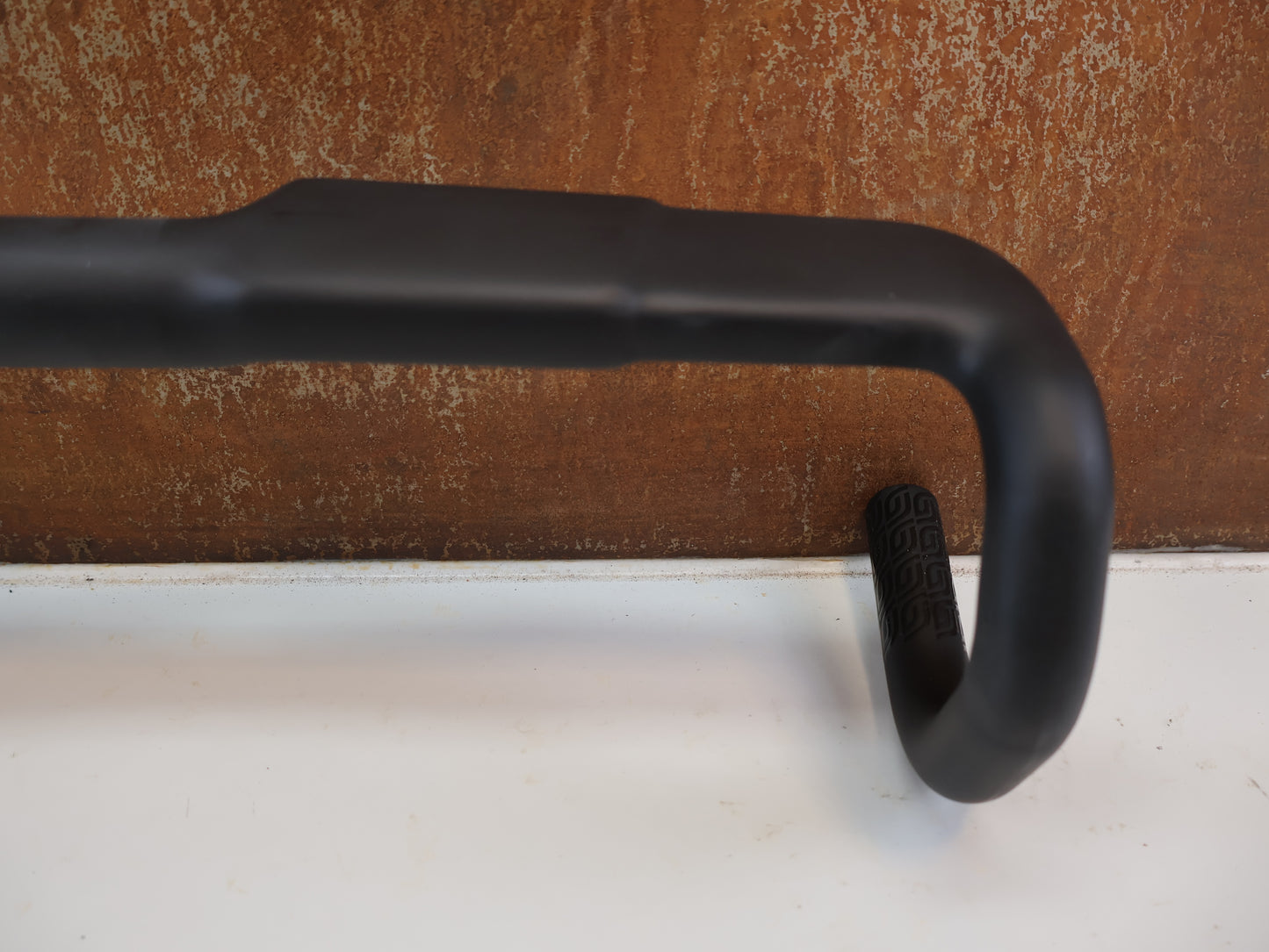 LEVELNINE AERO CARBON / RENNRAD LENKER / 40 CM / INTERNE KABEL