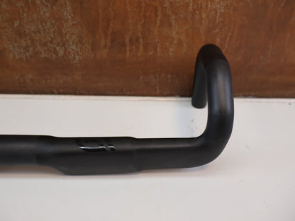 LEVELNINE AERO CARBON / RENNRAD LENKER / 40 CM / INTERNE KABEL