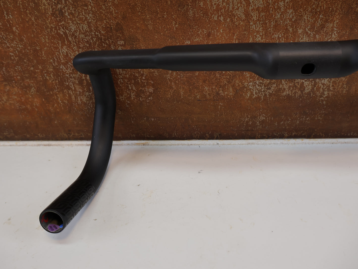 LEVELNINE AERO CARBON / RENNRAD LENKER / 40 CM / INTERNE KABEL