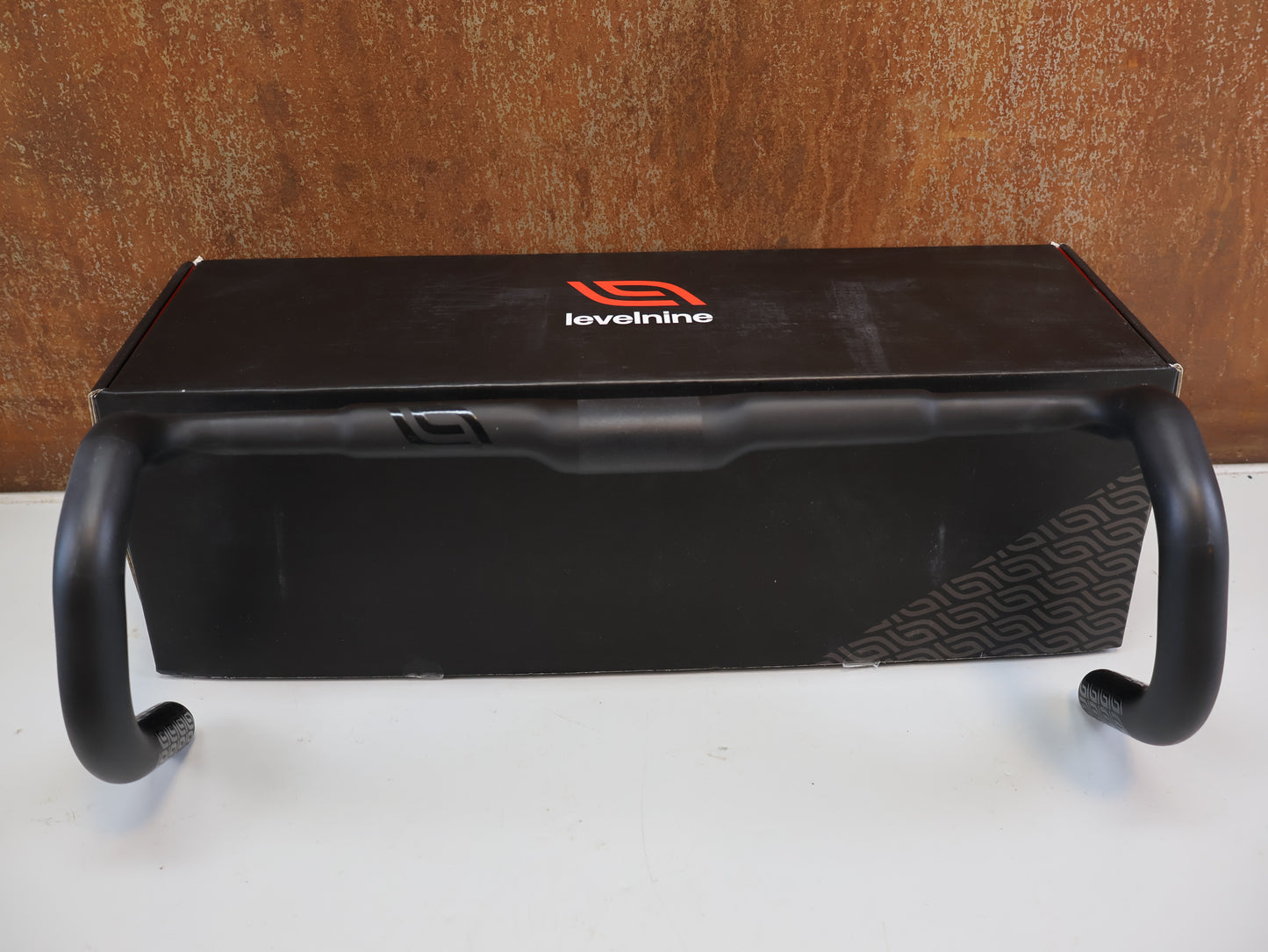 LEVELNINE AERO CARBON / RENNRAD LENKER / 40 CM / INTERNE KABEL