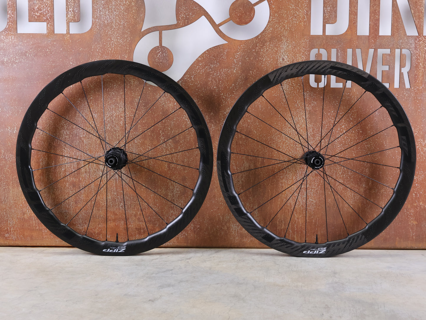 ZIPP 353 NSW / CARBON LAUFRADSATZ / TUBELESS / CENTERLOCK / SRAM XDR / 1371 G