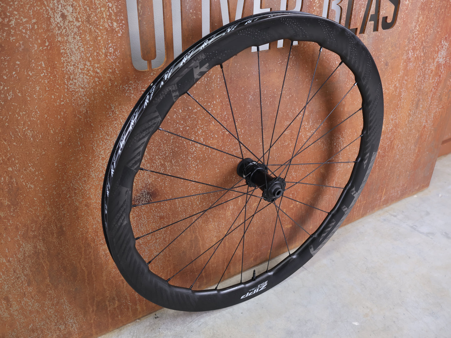 ZIPP 353 NSW / CARBON LAUFRADSATZ / TUBELESS / CENTERLOCK / SRAM XDR / 1371 G