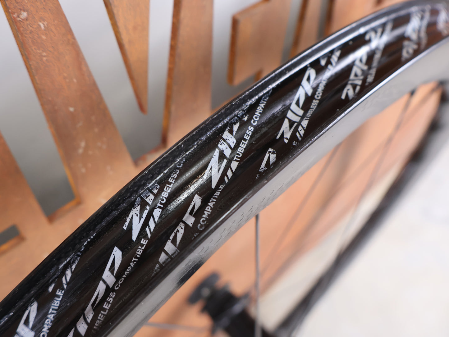 ZIPP 353 NSW / CARBON LAUFRADSATZ / TUBELESS / CENTERLOCK / SRAM XDR / 1371 G