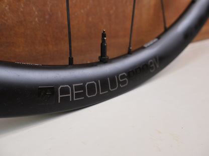 BONTRAGER AEOLUS PRO 3V CARBON LAUFRADSATZ XDR 25MM 1575G