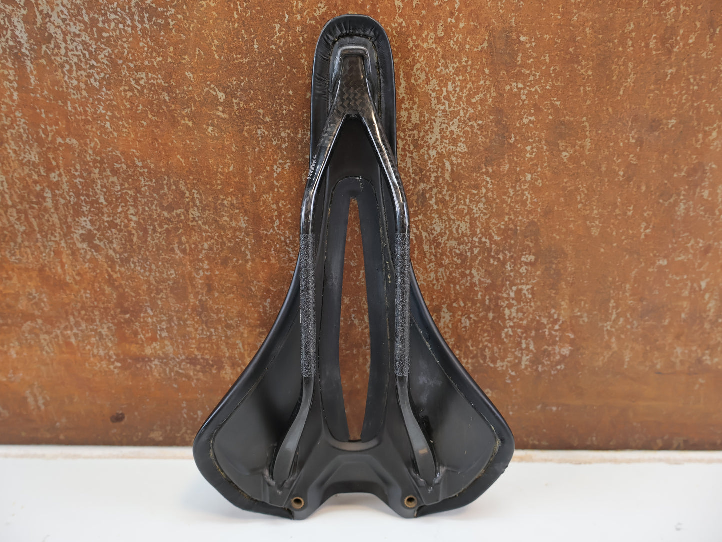 SPECIALIZED ROMIN EVO SAGAN LTD / CHASING RAINBOWS / CARBON RENNRAD SATTEL / 155 MM