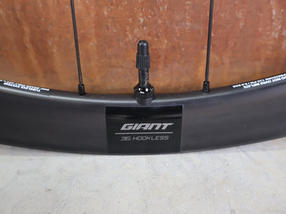 GIANT SLR 2 36 DISC / CARBON TUBELESS LAUFRADSATZ / HOOKLESS / SHIMANO HG / 1618 G