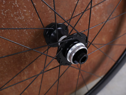 GIANT SLR 2 36 DISC / CARBON TUBELESS LAUFRADSATZ / HOOKLESS / SHIMANO HG / 1618 G