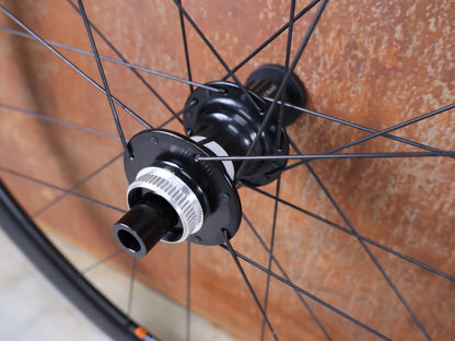 GIANT SLR 2 36 DISC / CARBON TUBELESS LAUFRADSATZ / HOOKLESS / SHIMANO HG / 1618 G