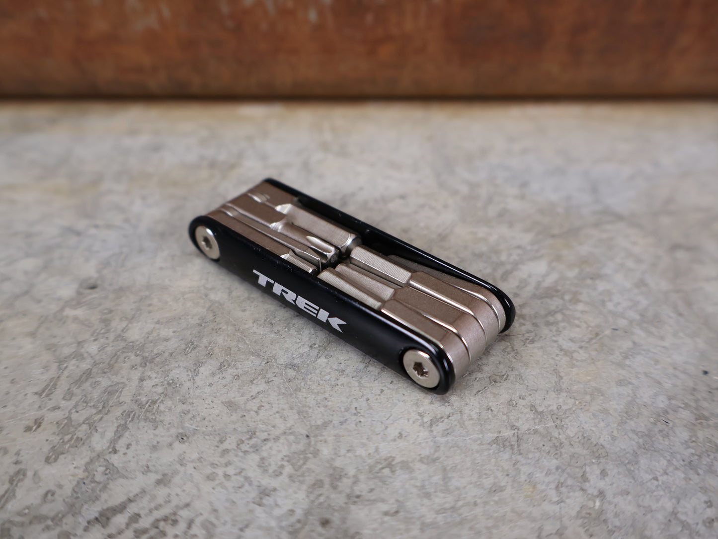 TREK BITS INTEGRATED MULTITOOL / KOMPAKT-WERKZEUG / 9 FUNKTIONEN / 50 G