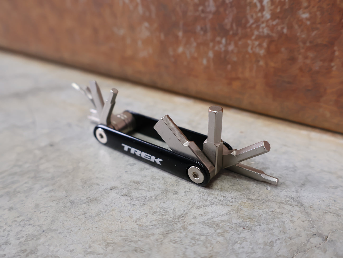 TREK BITS INTEGRATED MULTITOOL / KOMPAKT-WERKZEUG / 9 FUNKTIONEN / 50 G