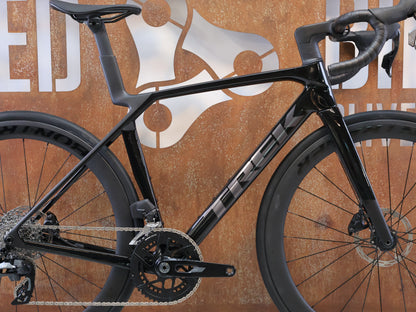 TREK MADONE SL 6 AXS GEN 8 / GR. M / CARBON RENNRAD / DARK STAR DEEP SMOKE