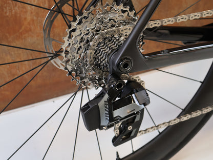 TREK MADONE SL 6 AXS GEN 8 / GR. M / CARBON RENNRAD / DARK STAR DEEP SMOKE