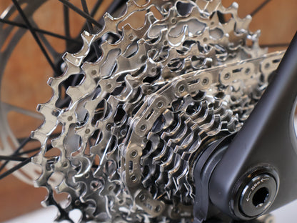 TREK MADONE SL 6 AXS GEN 8 / GR. M / CARBON RENNRAD / DARK STAR DEEP SMOKE