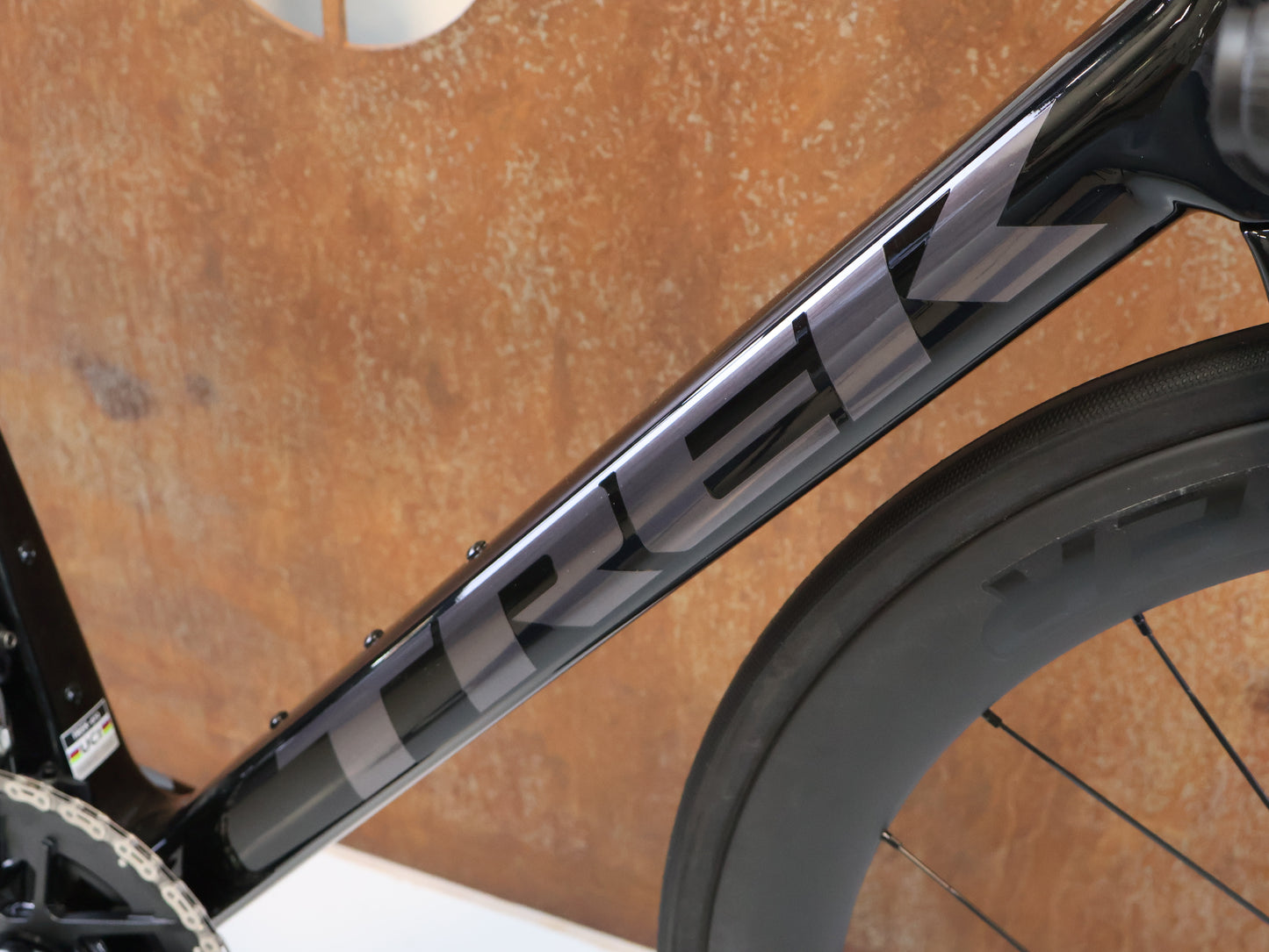 TREK MADONE SL 6 AXS GEN 8 / GR. M / CARBON RENNRAD / DARK STAR DEEP SMOKE