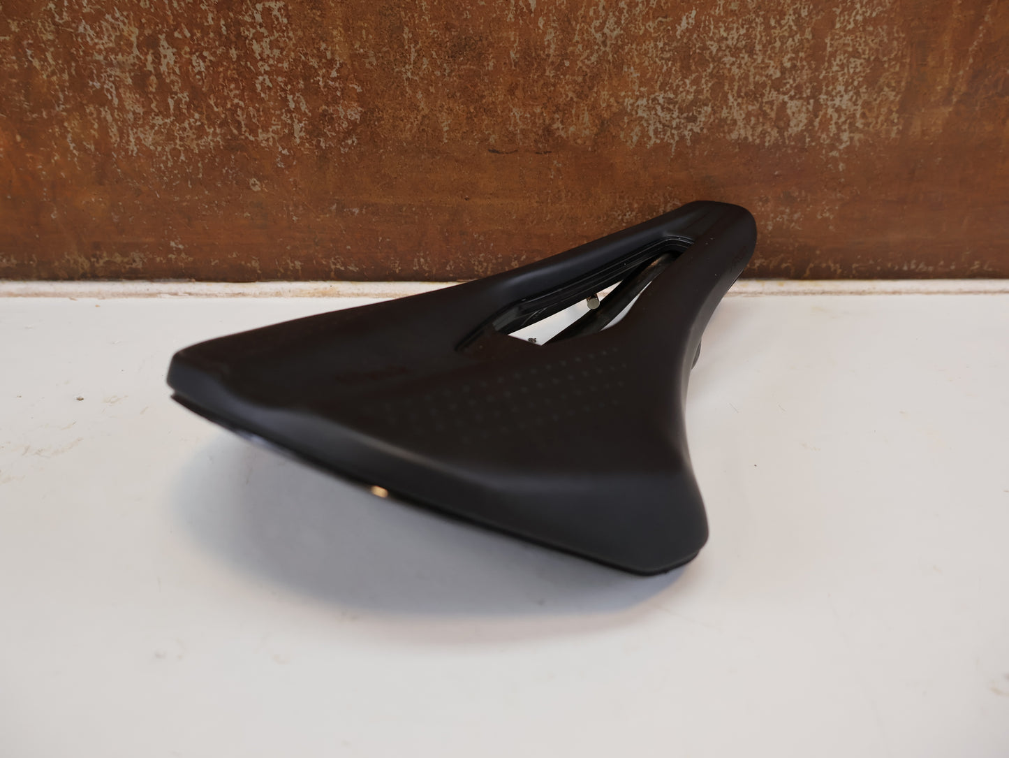 FIZIK TEMPO ARGO R1 SATTEL / ROAD & ENDURANCE / 150 MM / CARBON-GESTELL