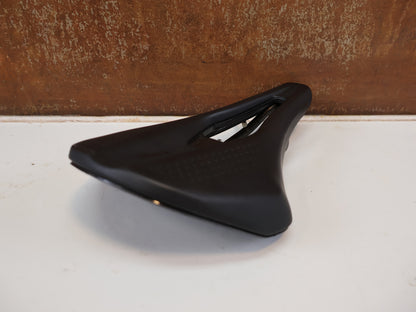 FIZIK TEMPO ARGO R1 SATTEL / ROAD & ENDURANCE / 150 MM / CARBON-GESTELL