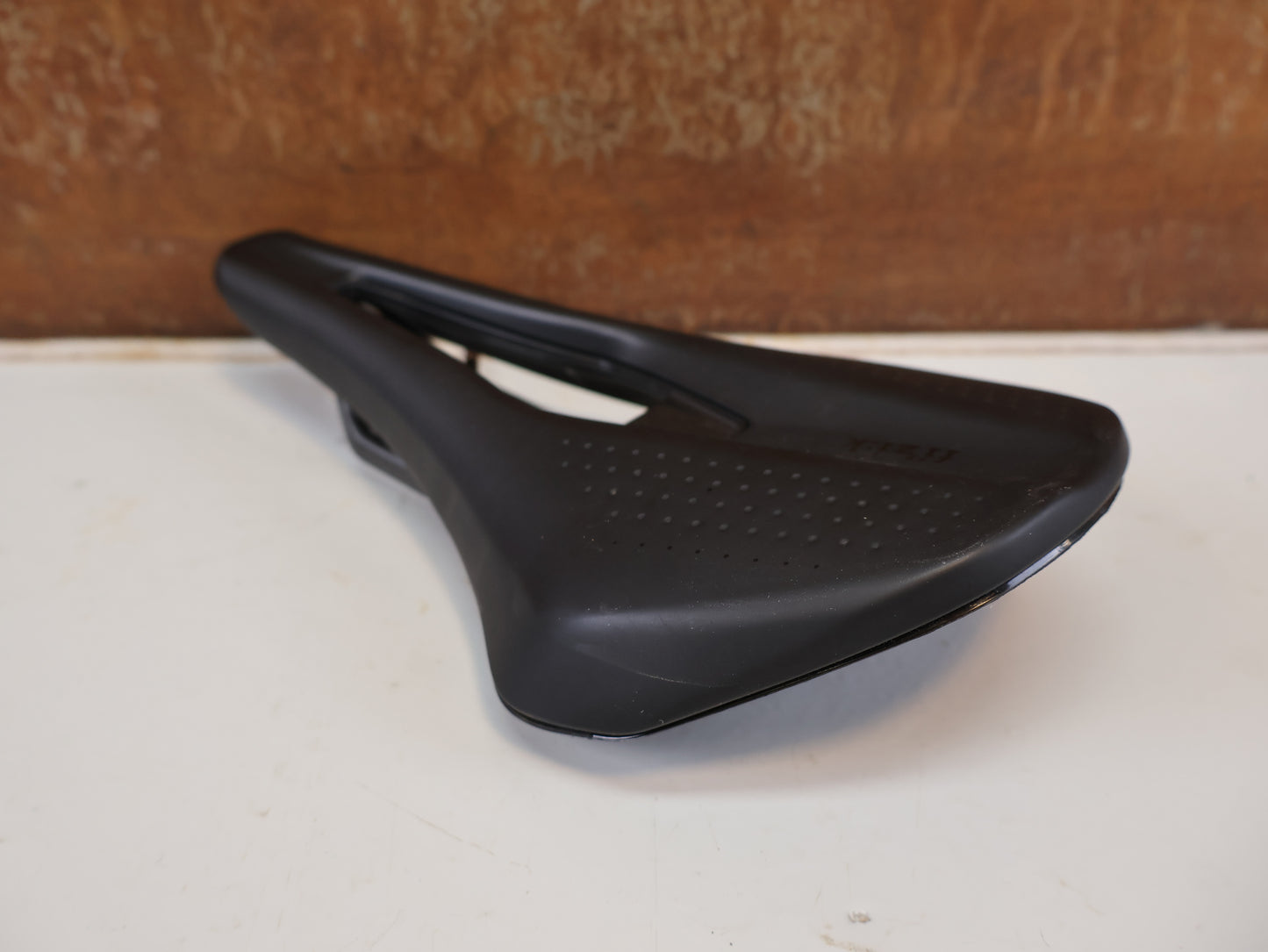 FIZIK TEMPO ARGO R1 SATTEL / ROAD & ENDURANCE / 150 MM / CARBON-GESTELL