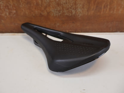FIZIK TEMPO ARGO R1 SATTEL / ROAD & ENDURANCE / 150 MM / CARBON-GESTELL