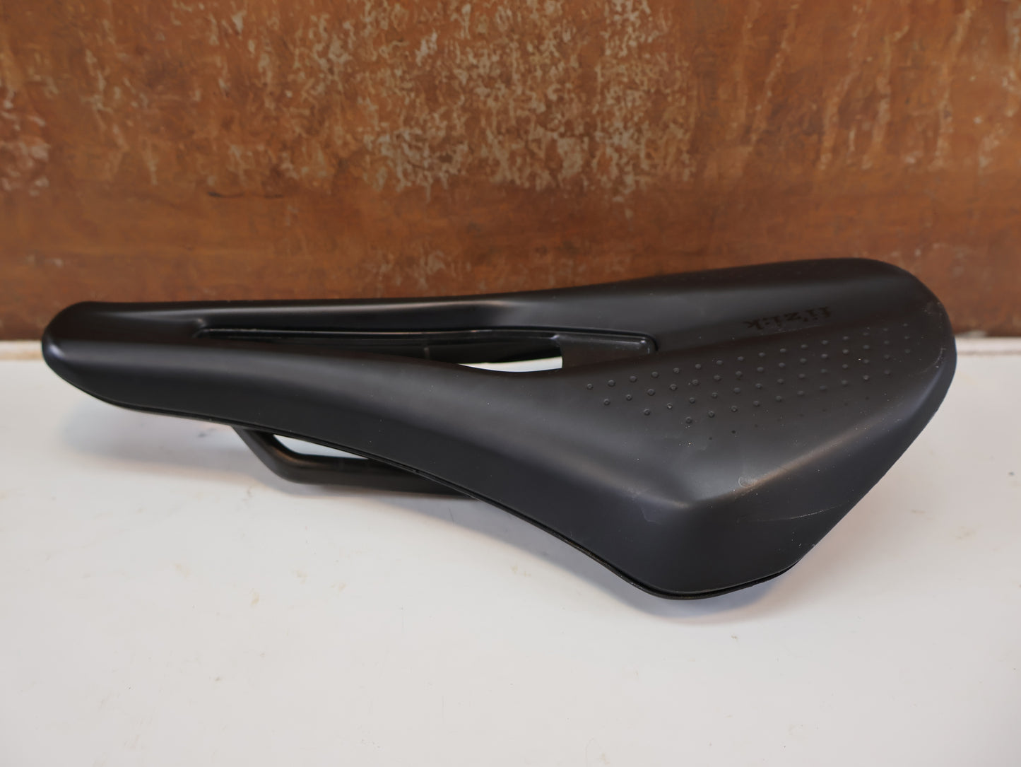 FIZIK TEMPO ARGO R1 SATTEL / ROAD & ENDURANCE / 150 MM / CARBON-GESTELL
