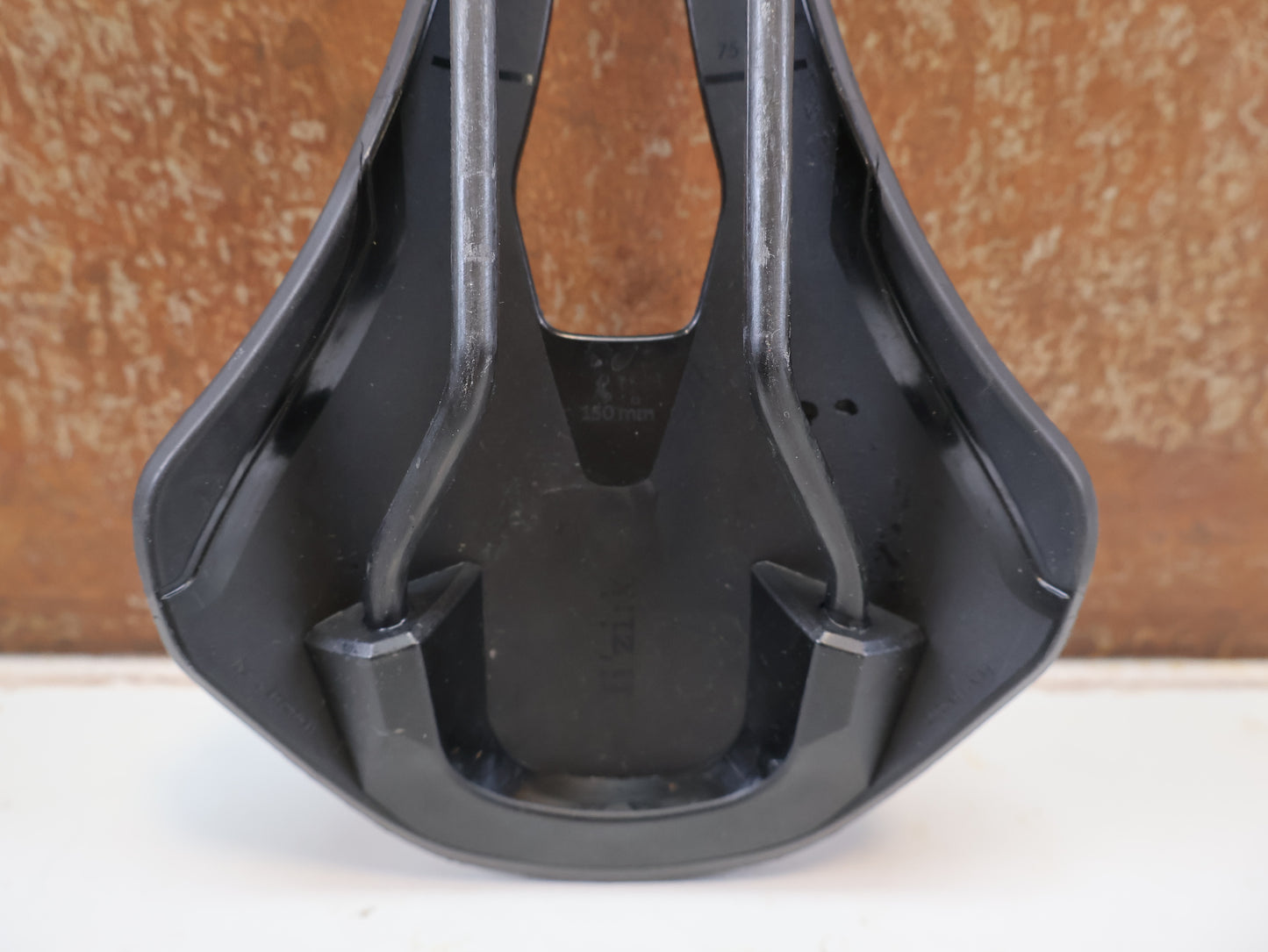 FIZIK TEMPO ARGO R1 SATTEL / ROAD & ENDURANCE / 150 MM / CARBON-GESTELL