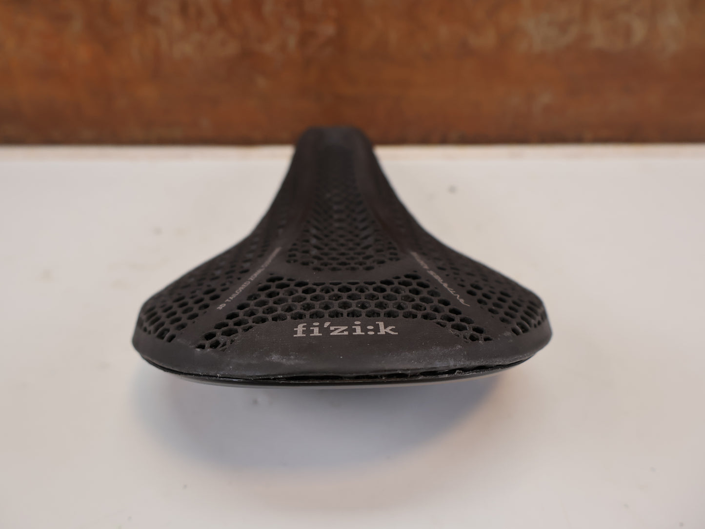 FIZIK VENTO ARGO R3 ADAPTIVE SATTEL / 3D-DRUCK / K:IUM GESTELL / 140 MM / 230G