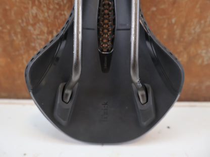 FIZIK VENTO ARGO R3 ADAPTIVE SATTEL / 3D-DRUCK / K:IUM GESTELL / 140 MM / 230G