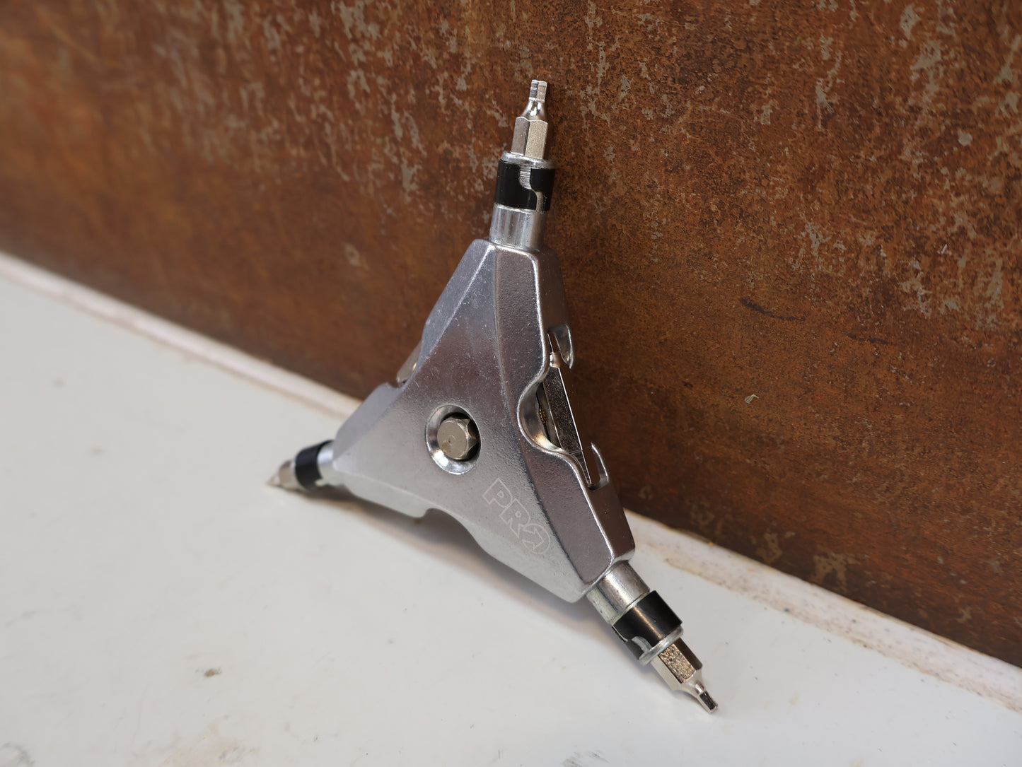 PRO TEAM Y-DREIARMSCHLÜSSEL 13-IN-1 MULTITOOL INBUS TORX