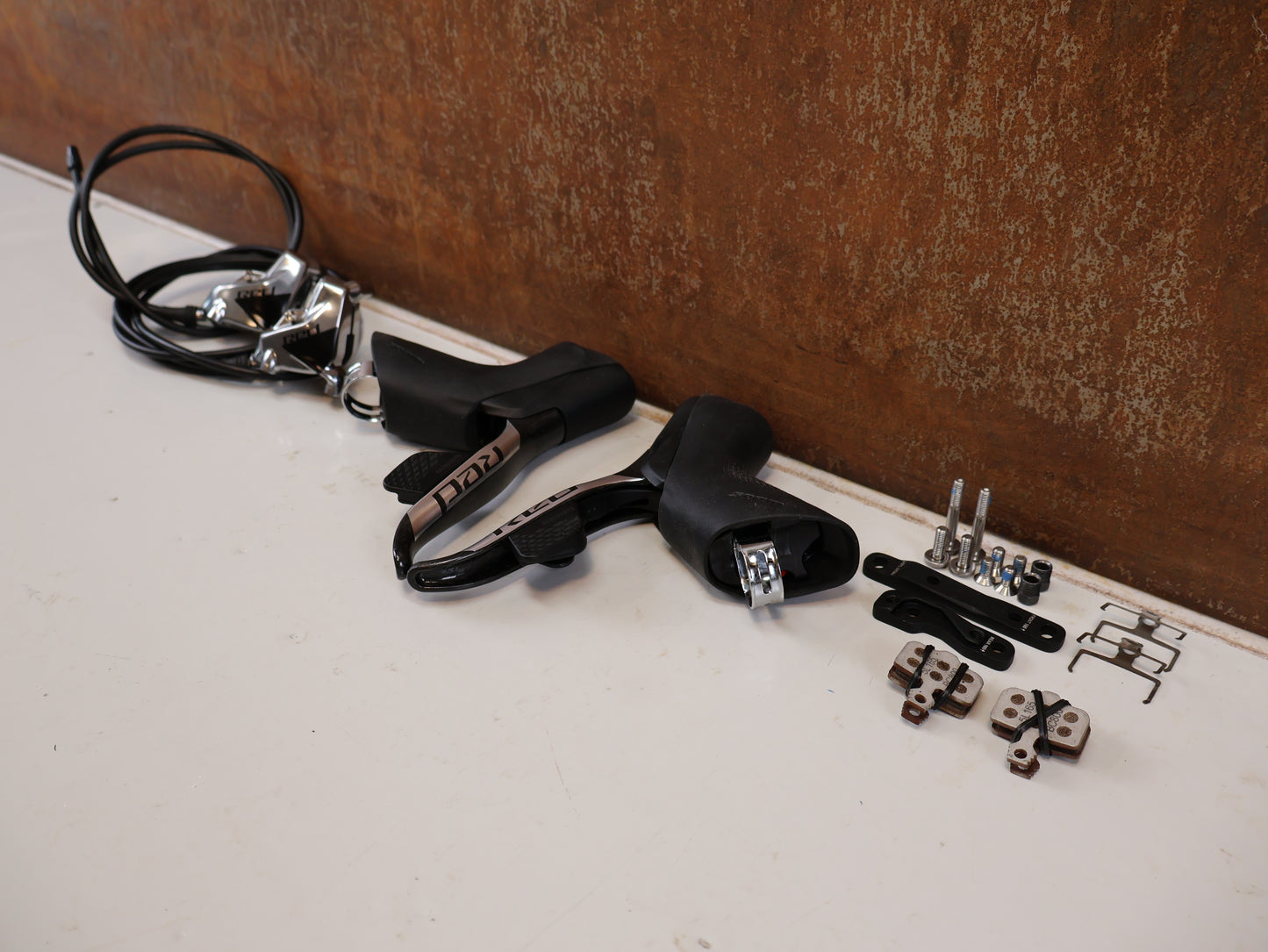 SRAM RED ETAP AXS D1 SCHALT-/ BREMSHEBEL 2X12-FACH / DISC / CARBON / INKL. BREMSSÄTTEL