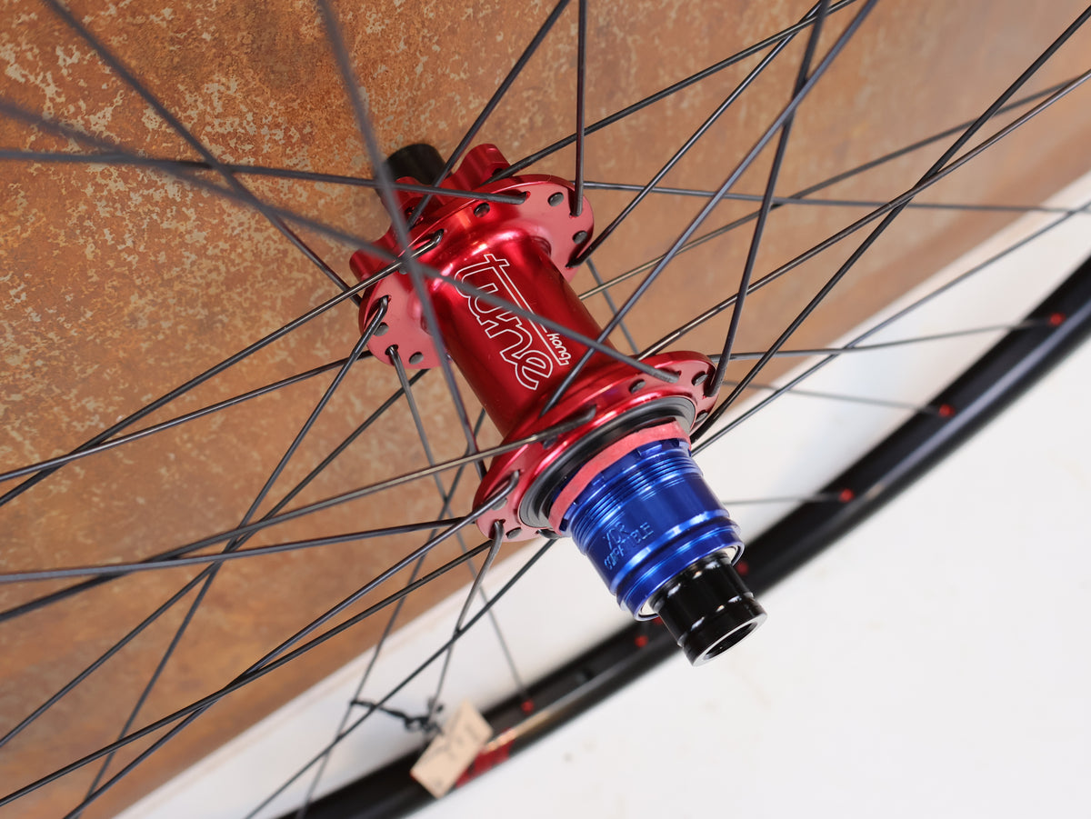 TUNE RACE 23 HINTERRAD 29 ZOLL 12X142 MM XDR ROT 771G